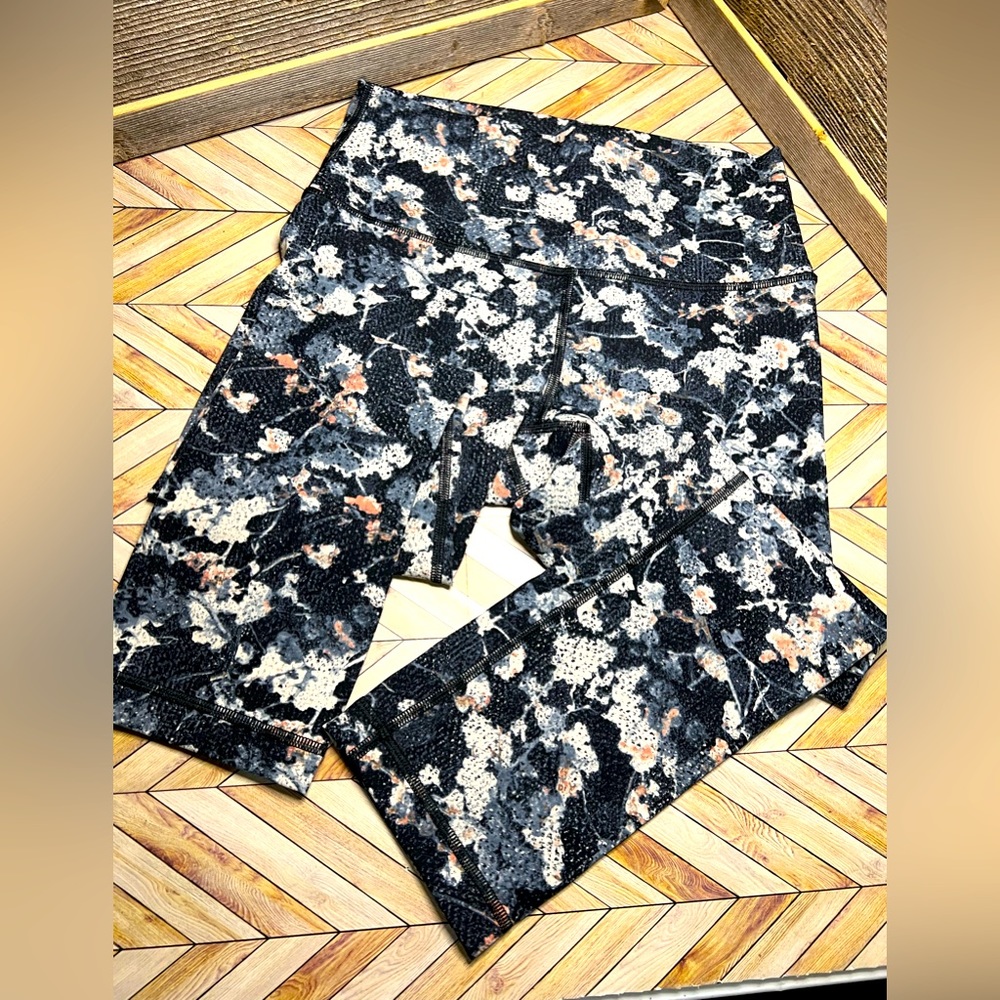 Lululemon Wunder Under WU Crop High Rise 21 Inseam Spring Bloom Multi 6